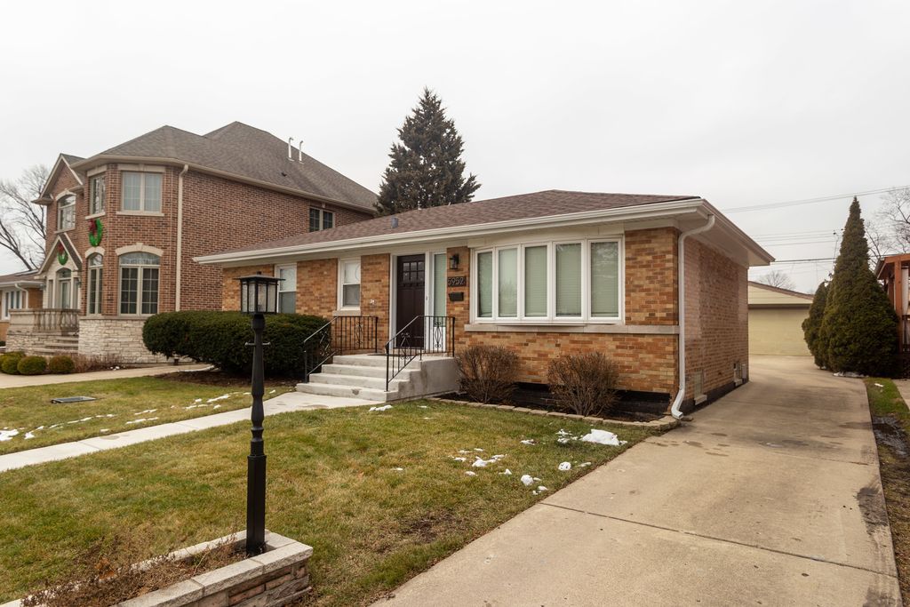 5952 N Oriole Ave, Chicago, IL 60631