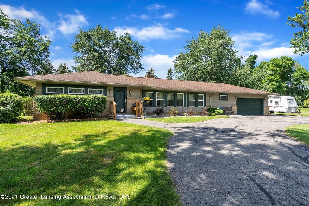 3636 Waverly Hills Rd, Lansing, MI 48917