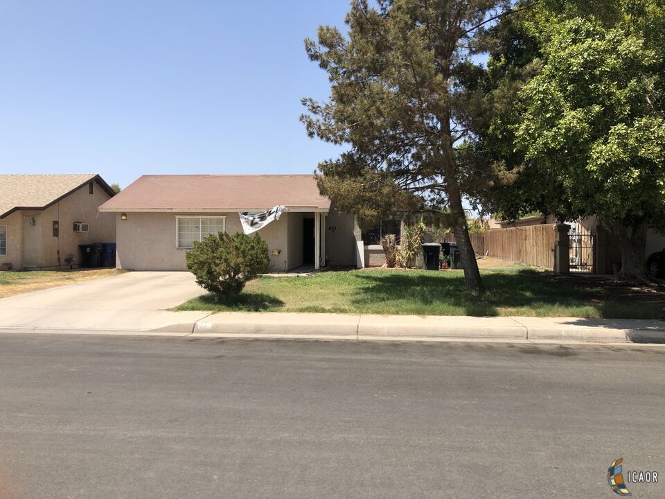 611 S 17th St, Brawley, CA 92227