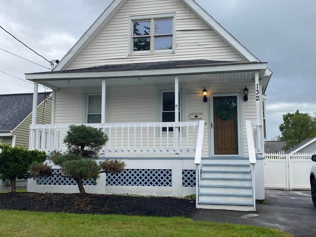 132 Oregon Ave, Schenectady, NY 12304