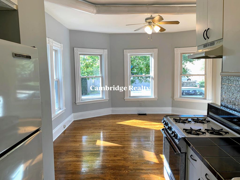 71 Craigie St #F, Somerville, MA 02143