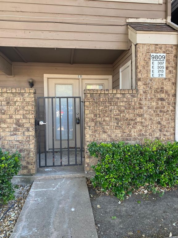 9809 Walnut St #111, Dallas, TX 75243