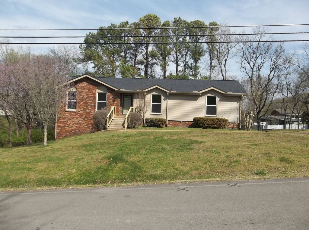 213 Spring Rd, Old Hickory, TN 37138