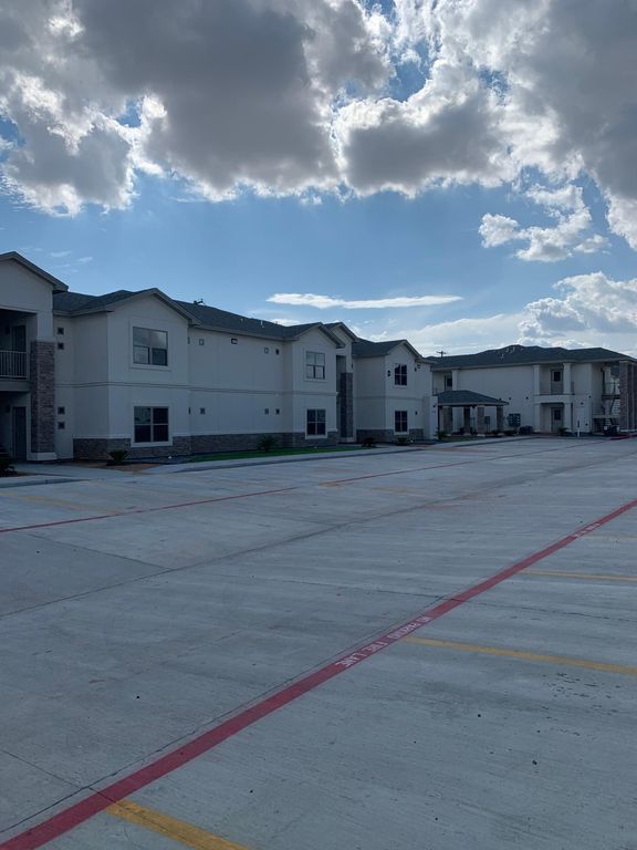 7102 Rocio Dr #13fb5q13x, Laredo, TX 78041