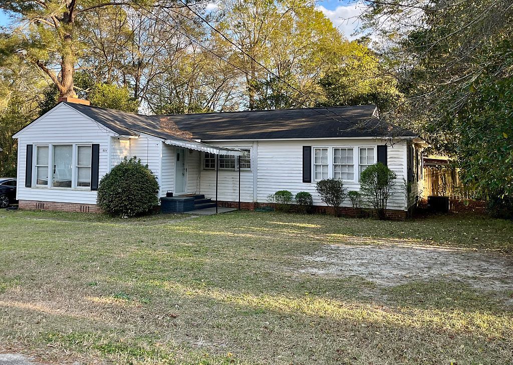 1004 Woodrow Ave, Dublin, GA 31021