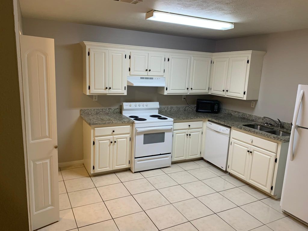 893 Sistrunk Rd #A, Lake Charles, LA 70611