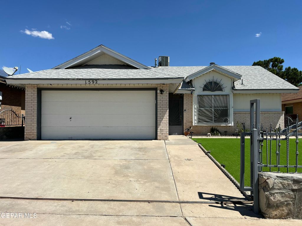 1592 Da Vinci St, El Paso, TX 79936
