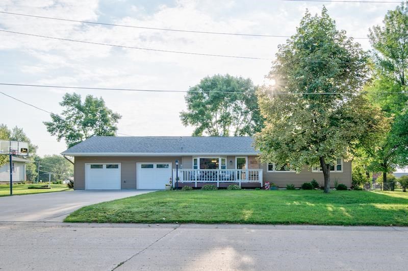 1003 Lakeside Ave, Lake Park, IA 51347