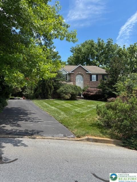 1905 Grouse Ct, Easton, PA 18040