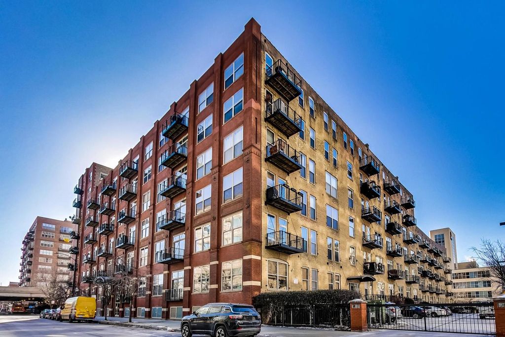 420 S Clinton St #206A, Chicago, IL 60607