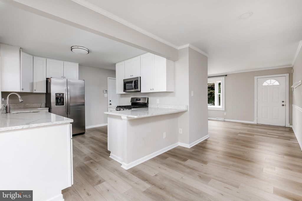 1019 Courtland Dr, Sykesville, MD 21784