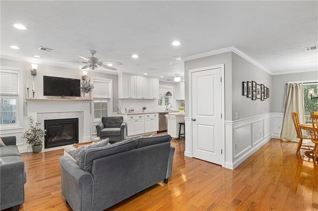 8 Western St #1, Providence, RI 02906