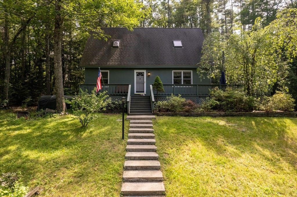 223 North Rd, Sandown, NH 03873