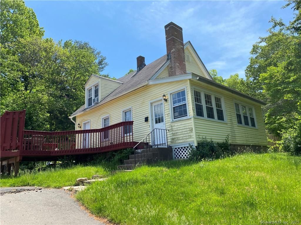 25 Greenwood Dr, Manchester, CT 06042