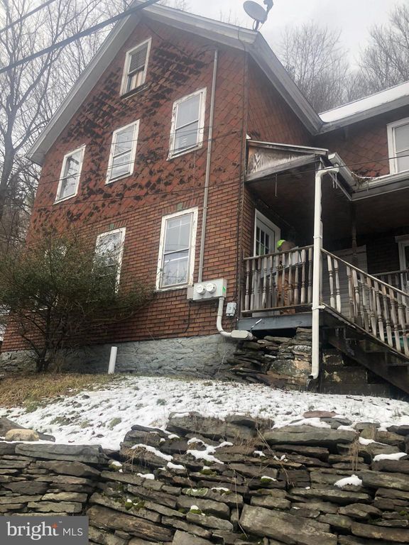153 Cliff St, Honesdale, PA 18431