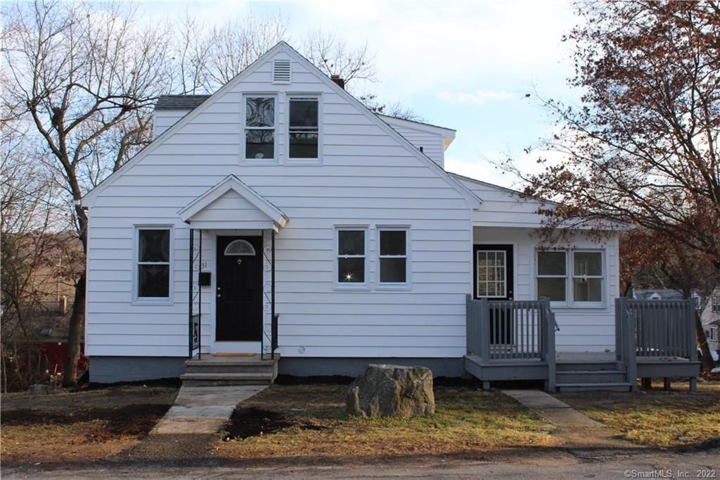 131 Farrington Ave, Waterbury, CT 06706