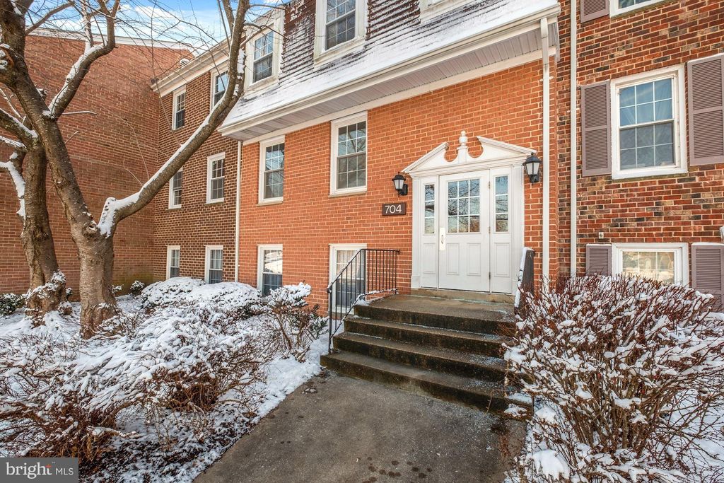 704 Quince Orchard Blvd #101, Gaithersburg, MD 20878
