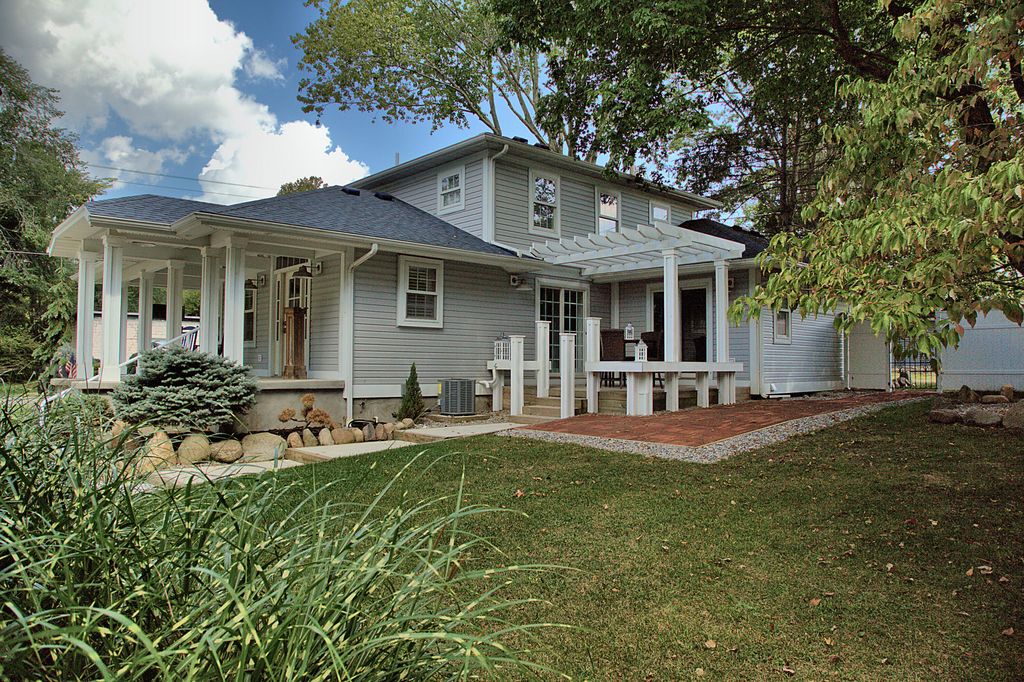 502 Lake Dr, Coldwater, MI 49036