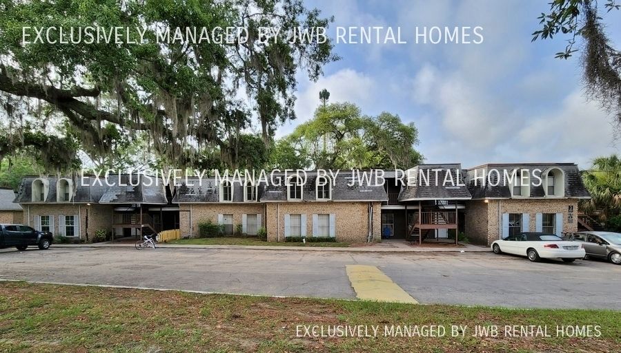 851 Bert Rd #16, Jacksonville, FL 32211