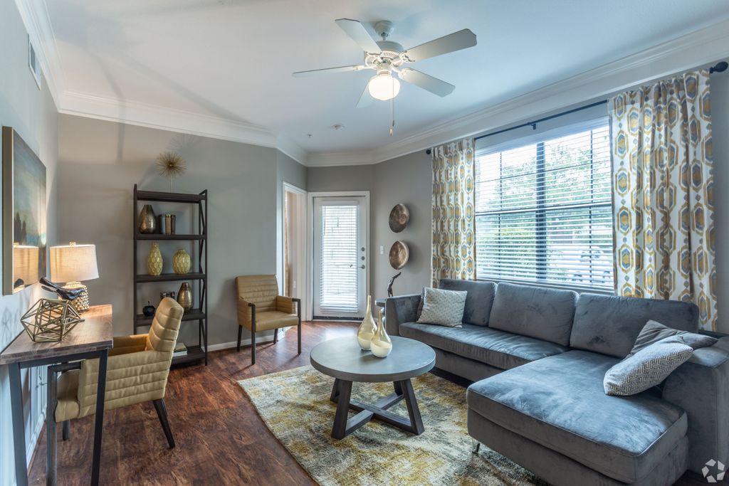 200 Water St, Webster, TX 77598