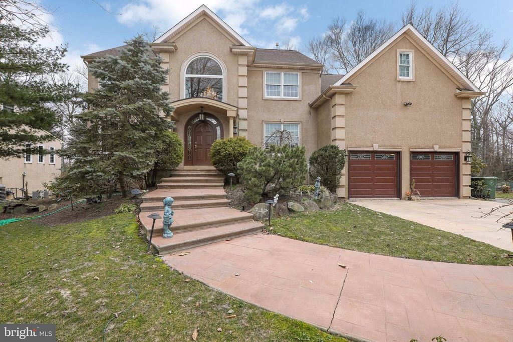 11 Saint Moritz Ln, Cherry Hill, NJ 08003