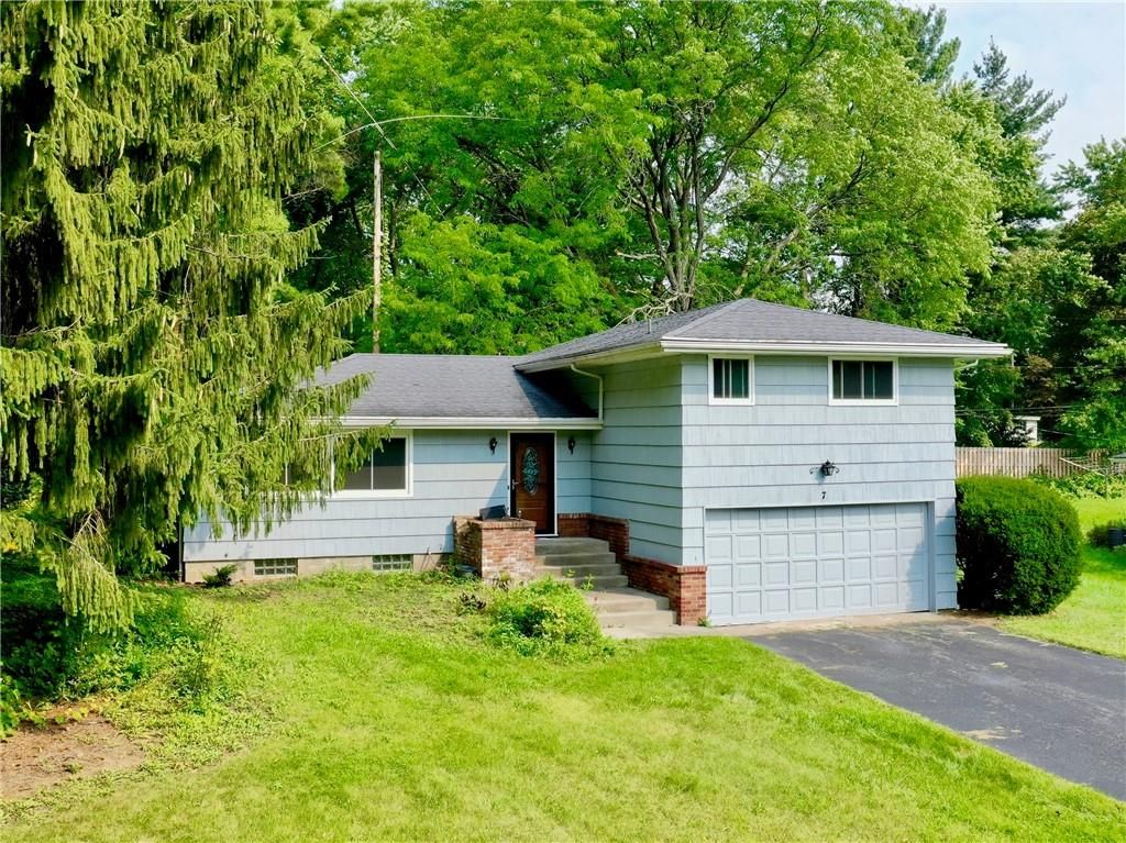 7 Courtenay Cir, Pittsford, NY 14534