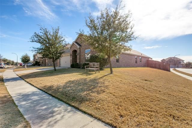 5749 Diamond Valley Dr, Fort Worth, TX 76179