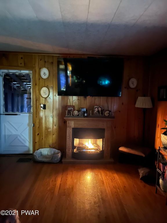 58 Mud Pond Rd, Equinunk, PA 18417