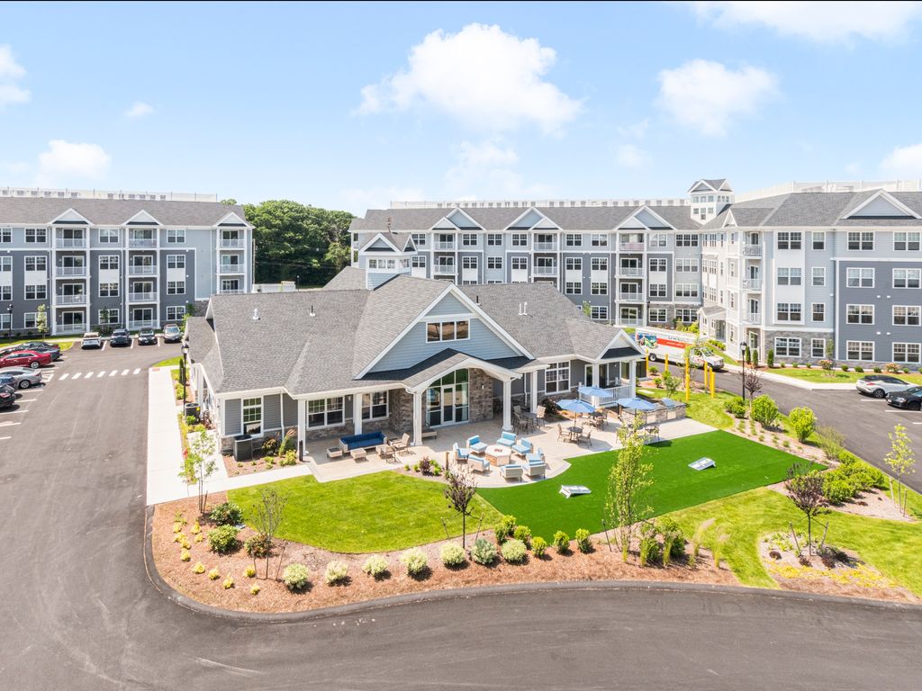 2 School House Rd, Gloucester, MA 01930
