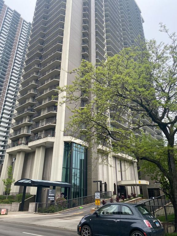 6007 Sheridan St #25A, Chicago, IL 60660