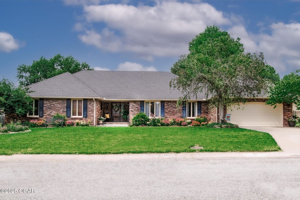 2005 Laura Ln, Joplin, MO 64801