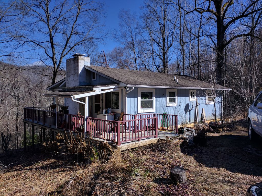 1307 Meadow Mountain Estate Rd, Franklin, NC 2 Bed, 2 Bath Single