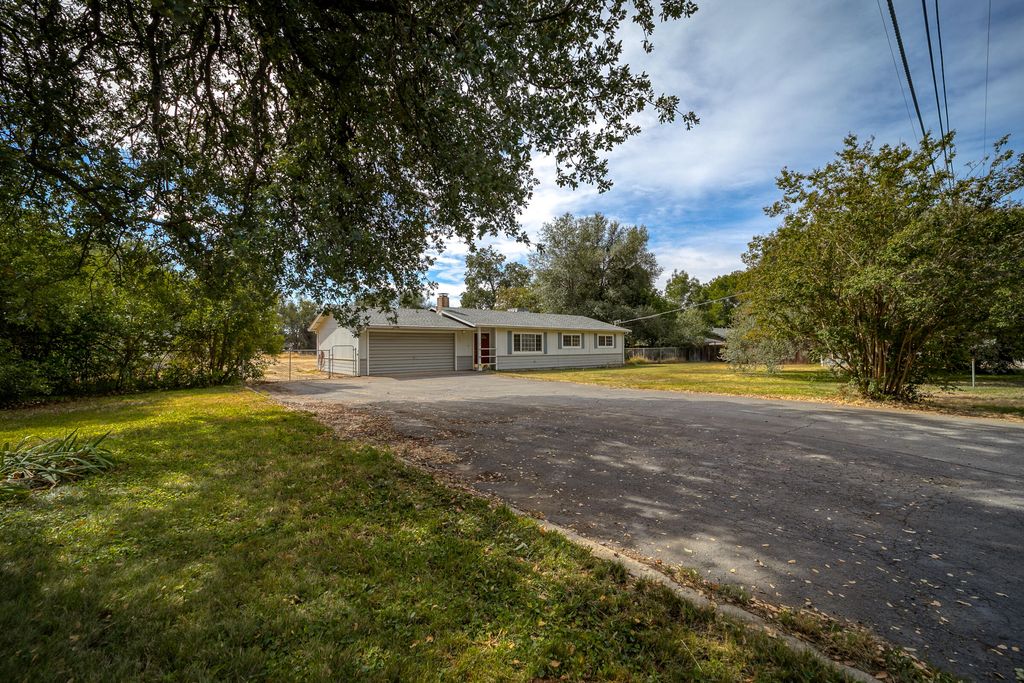 20279 Lupine Dr, Redding, CA 96002