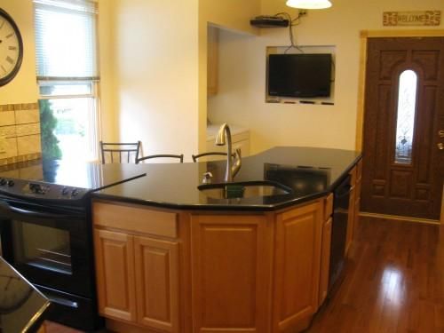 33 Wilkenda Ave, Waterbury, CT 06708