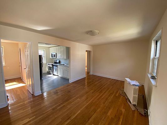 61-07 224th St #367, Oakland Gardens, NY 11364