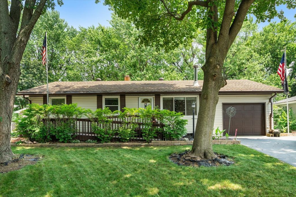 627 N Western Ave, Aurora, IL 60506