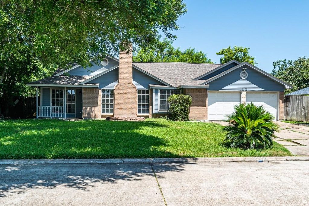 5205 Winding Brook Dr, Dickinson, TX 77539