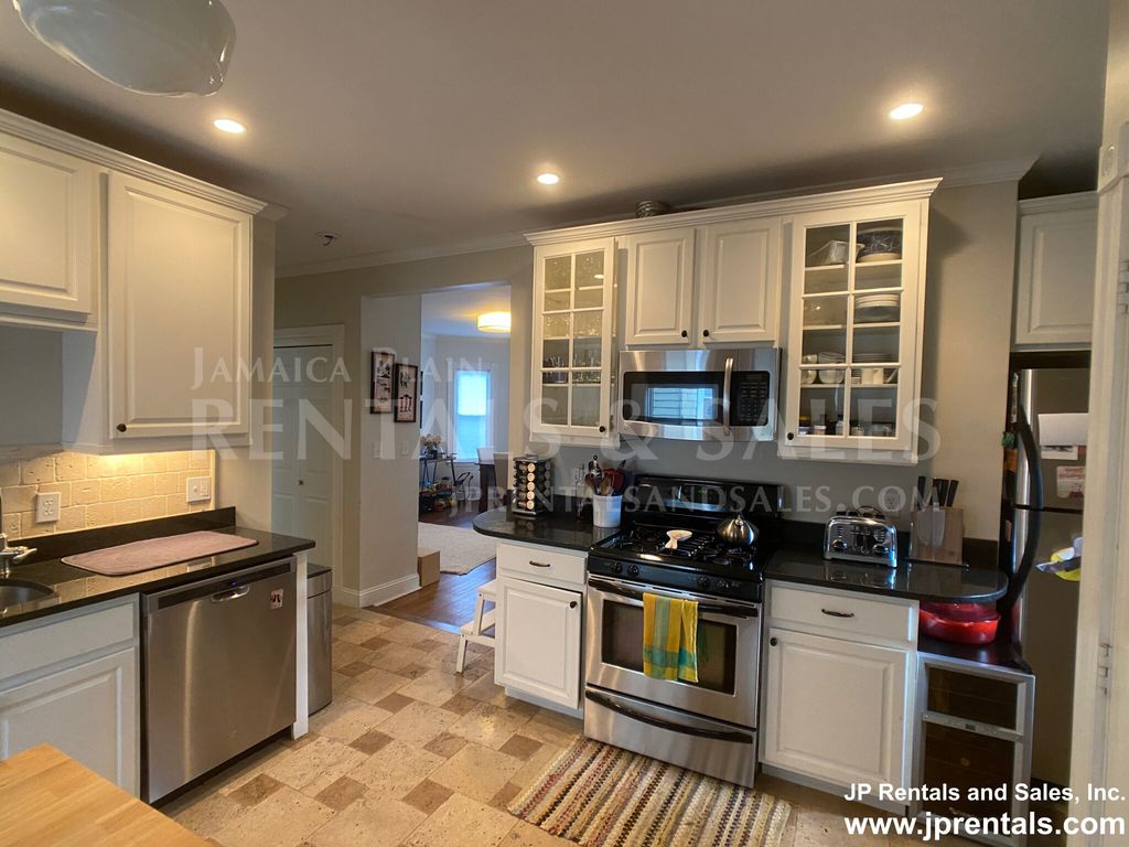 47 Sedgwick St #1, Jamaica Plain, MA 02130