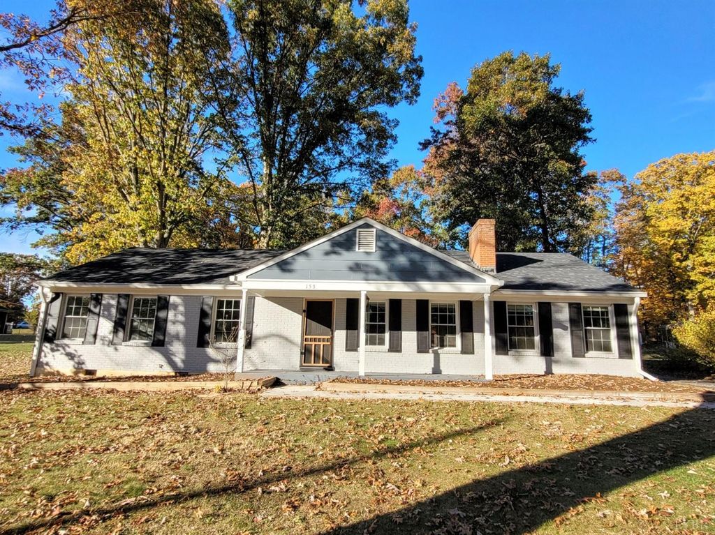 153 Holcombe Rd, Lynchburg, VA 24502