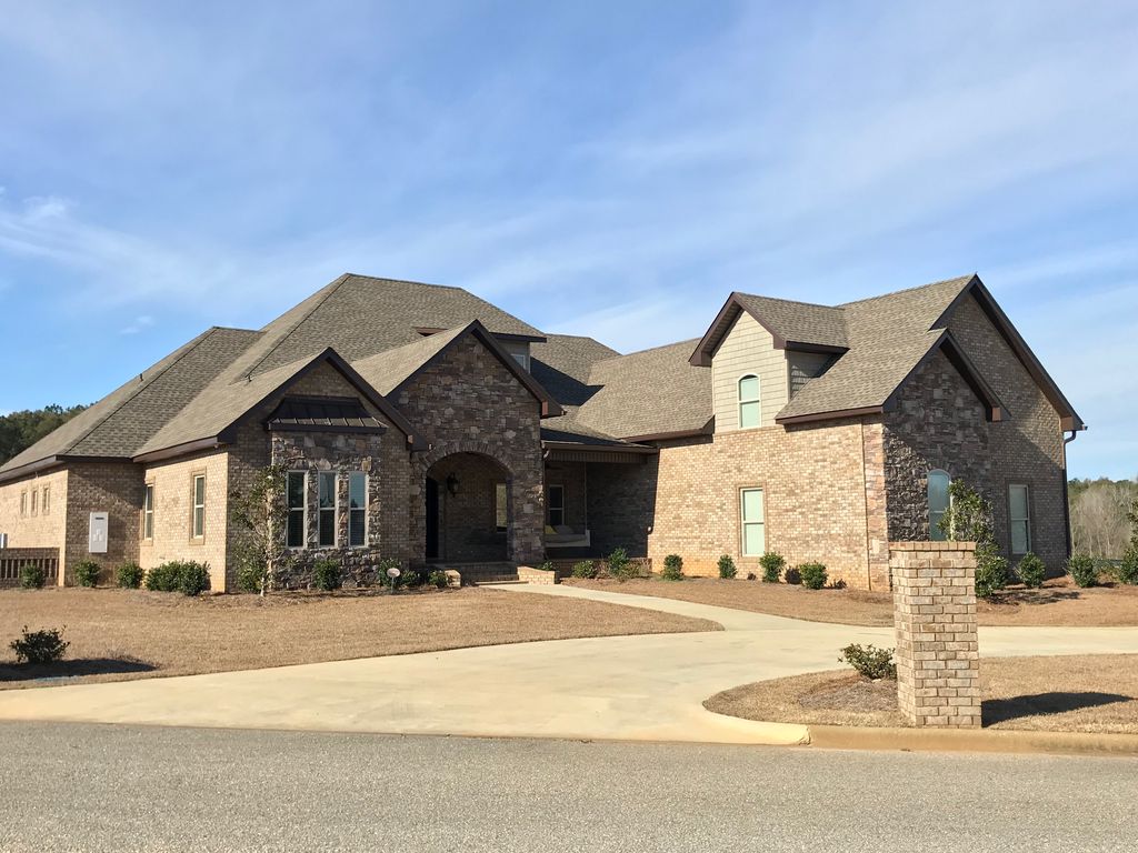 201 Griffingate Dr, Dothan, AL 5 Bed, 6 Bath Single 201 Griffingate Dr, Dothan, AL 5 Bed, 6 Bath Single