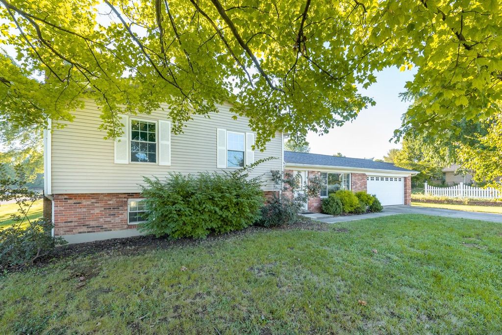 6882 Dimmick Rd, West Chester, OH 45069