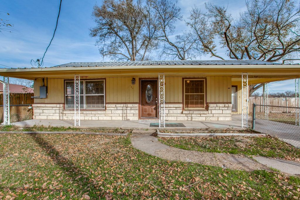 911 Clark St, Greenville, TX 75401