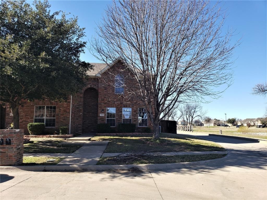 5431 Avery Ln, Grand Prairie, TX 3 Bed, 3 Bath Multi