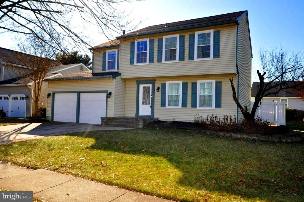 43 Tenby Ln, Marlton, NJ 08053