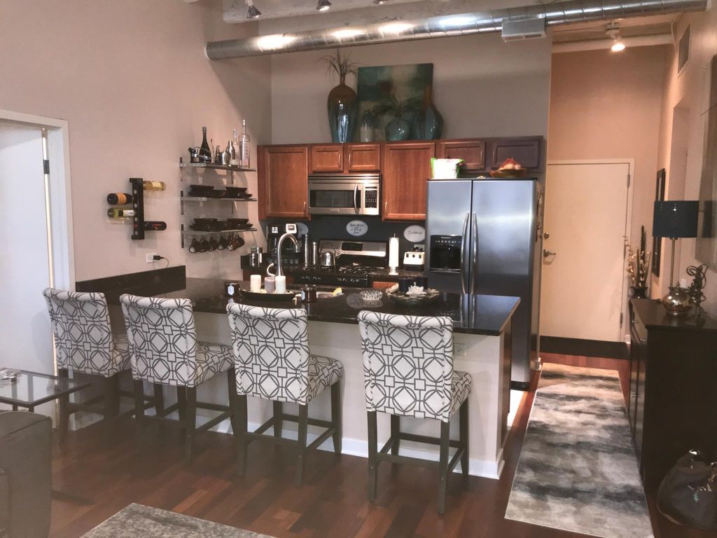 4015 N Milwaukee Ave #313, Chicago, IL 60641
