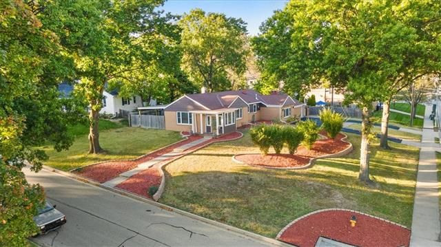 2300 W 51st Ter, Westwood, KS 66205
