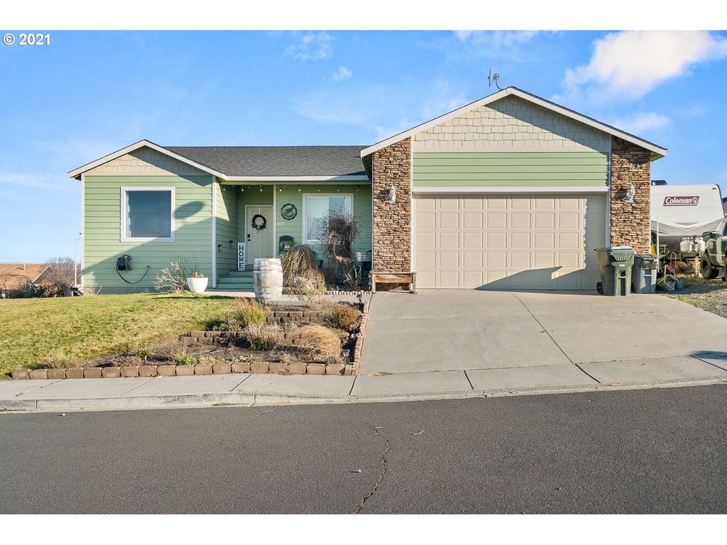 1605 Ford St, Umatilla, OR 97882