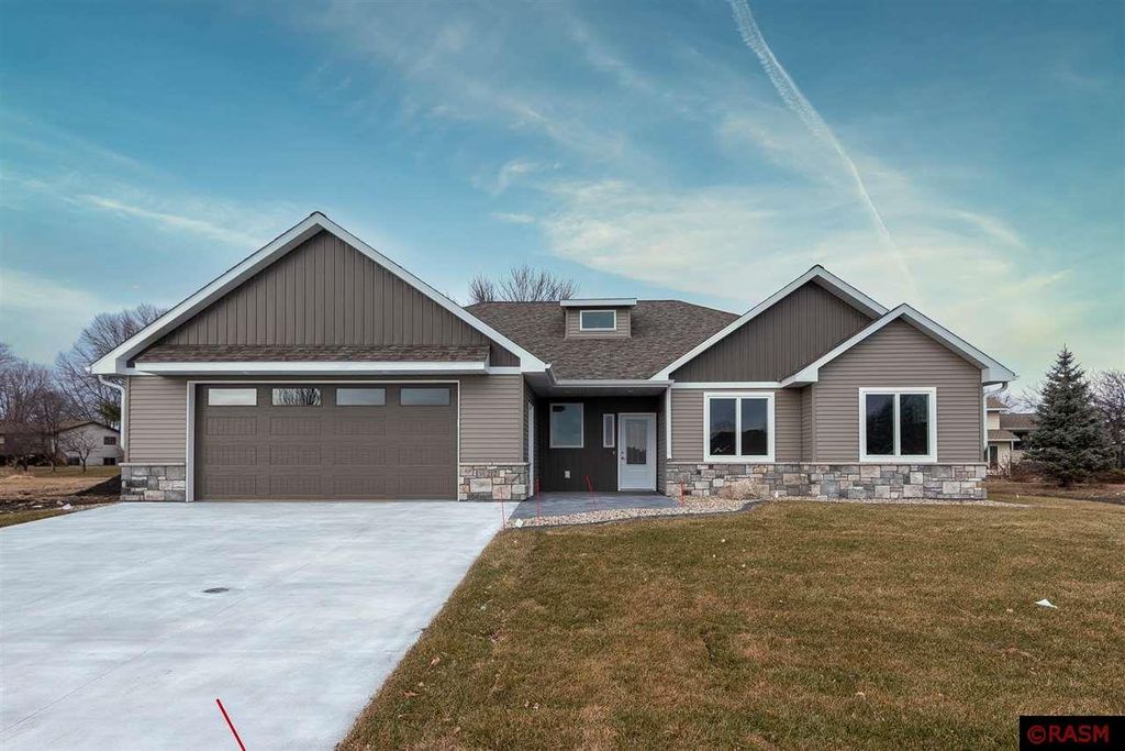 212 Dancing Waters Cir, Mankato, MN 56001