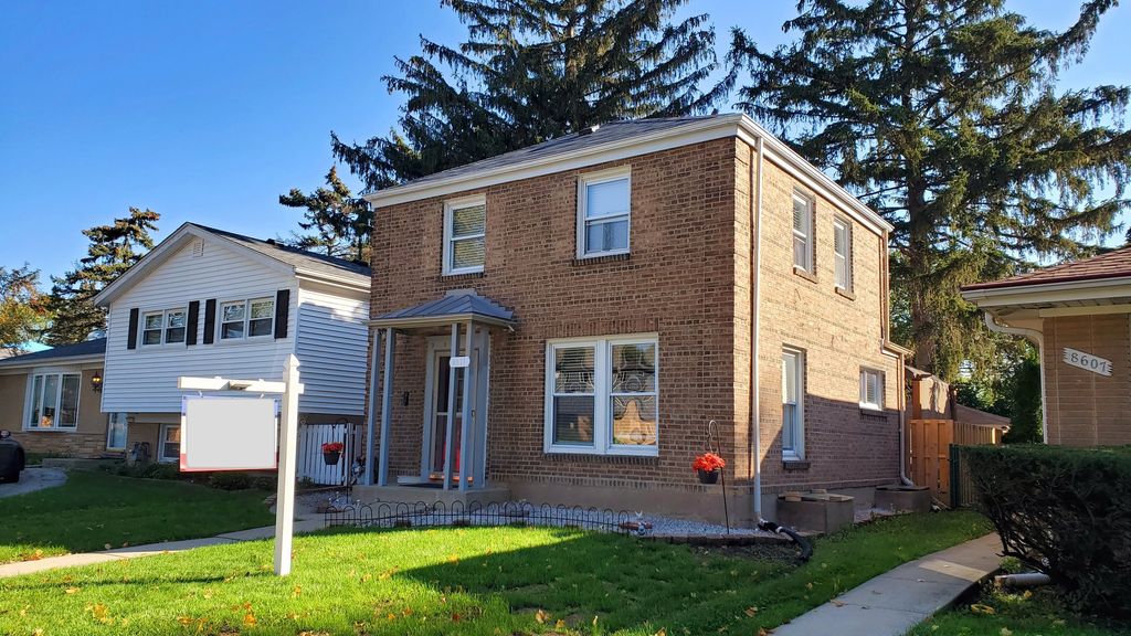 8611 Monticello Ave, Skokie, IL 60076