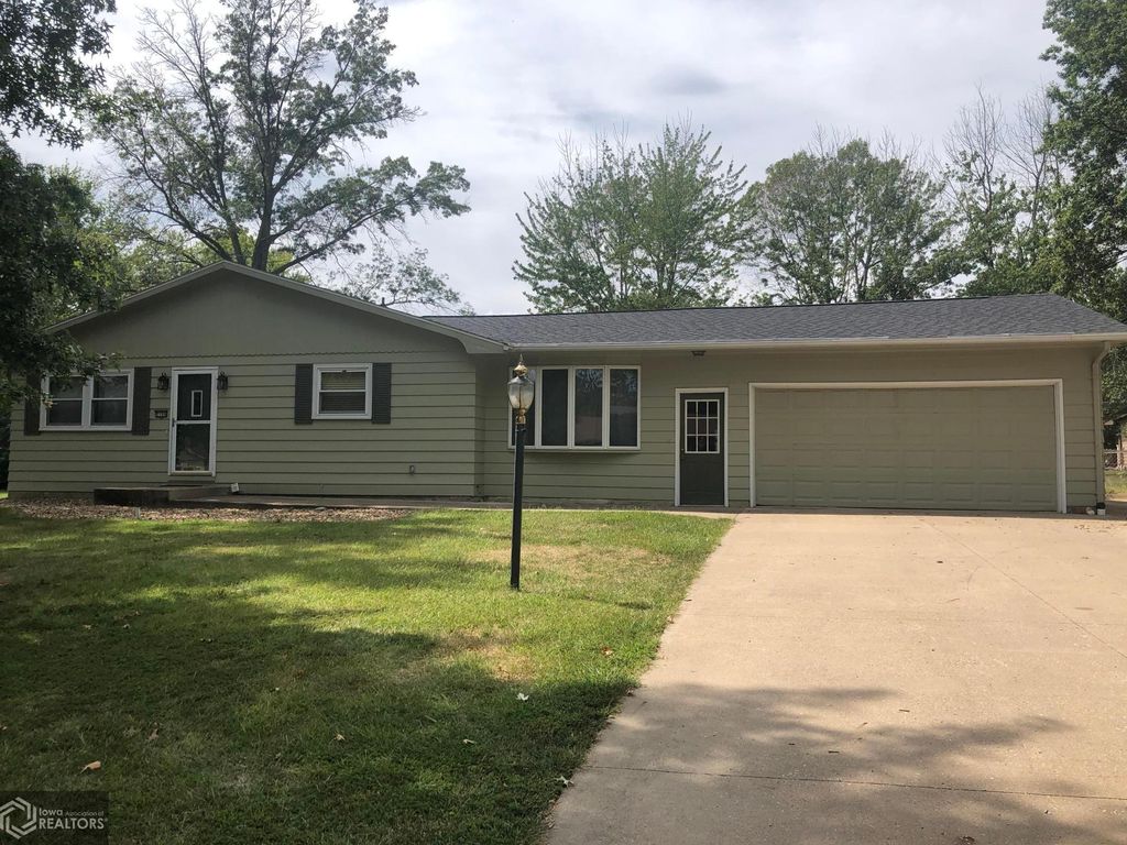 2106 Crestwood Ln, Keokuk, IA 52632